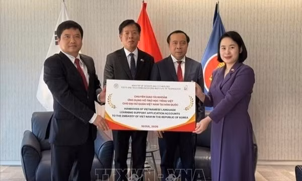 Trao tặng 'Ứng dụng học tiếng Việt' cho cộng đồng người Việt Nam tại Hàn Quốc