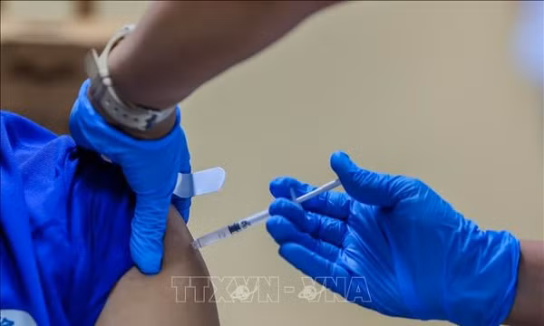 Bộ trưởng Y tế Mỹ sa thải toàn bộ Hội đồng cố vấn vaccine