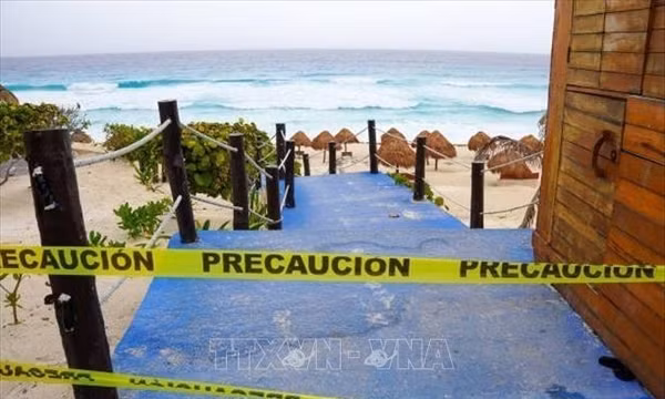 Bão Erick đổ bộ Mexico, cảnh báo lũ lụt và lở đất