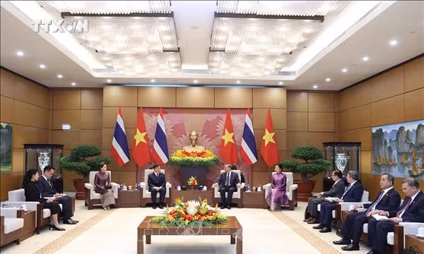 Ba dấu mốc hội tụ trong chuyến thăm của Nhà vua Thái Lan, Hoàng hậu