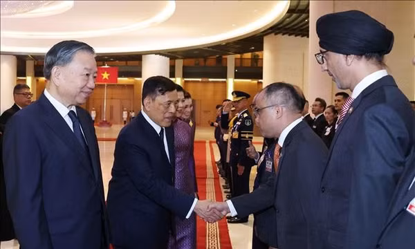 Tổng Bí thư, Chủ tịch nước Tô Lâm chủ trì Lễ đón chính thức Nhà vua Vương quốc Thái Lan và Hoàng hậu