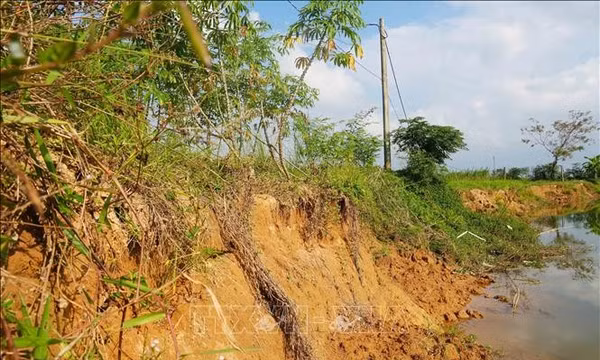 Huế: Gần 74 km bờ sông bị sạt lở nặng
