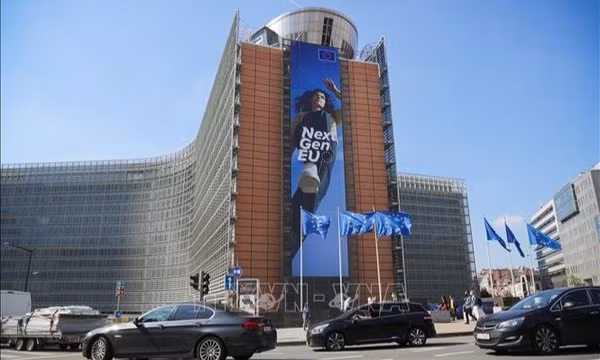 EU lùi thời điểm gia hạn lệnh trừng phạt Nga