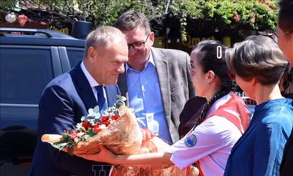 Thủ tướng Ba Lan Donald Tusk thăm phố cổ Hội An