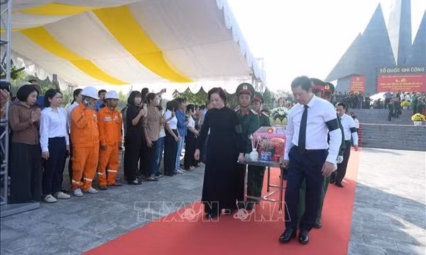 Phó Thủ tướng Phạm Thị Thanh Trà dự Lễ viếng, truy điệu và an táng hài cốt liệt sĩ tại Lào Cai