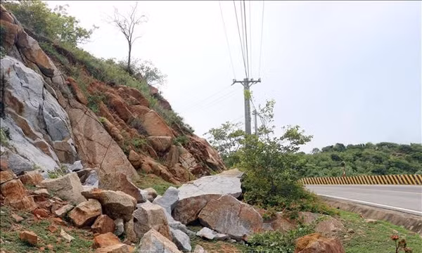 Không ít người dân vẫn chủ quan trước diễn biến phức tạp của mưa lũ
