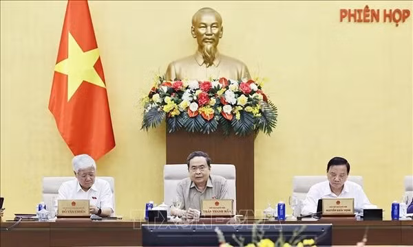 UBTV Quốc hội cho ý kiến về các dự án luật và nghị quyết