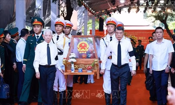 Thủ tướng dự lễ viếng, truy điệu 731 liệt sĩ được quy tập tại công viên Lê Thị Riêng về nơi an táng