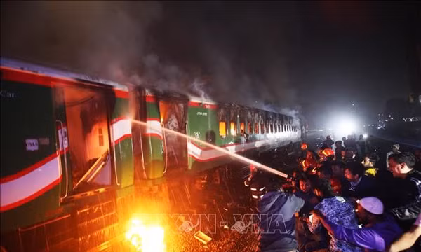 Cháy tàu hỏa ở Bangladesh, 5 người thiệt mạng