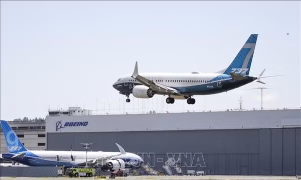Khó khăn bủa vây Boeing