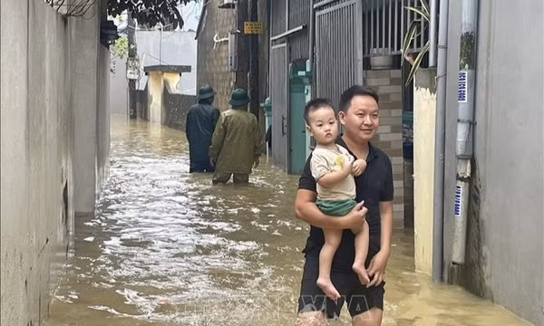 Nước sông Bùi dâng cao, xã Trần Phú tổ chức di dời 145 hộ dân