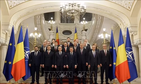 Romania phê chuẩn chính phủ mới, chấm dứt nhiều tháng bế tắc chính trị