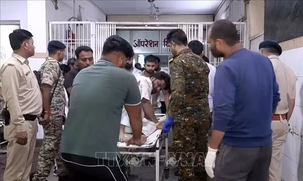 Xe tải đâm vào đoàn hành hương ở Ấn Độ, hàng chục người thương vong