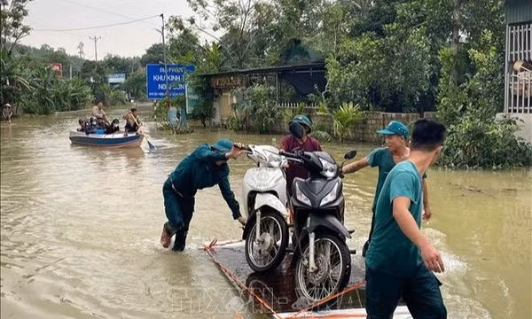 Khẩn trương khơi thông dòng chảy, tiêu thoát nước sau mưa lũ