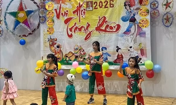 Trung thu kết nối thế hệ trẻ với tiếng Việt và văn hóa quê hương tại Nhật Bản
