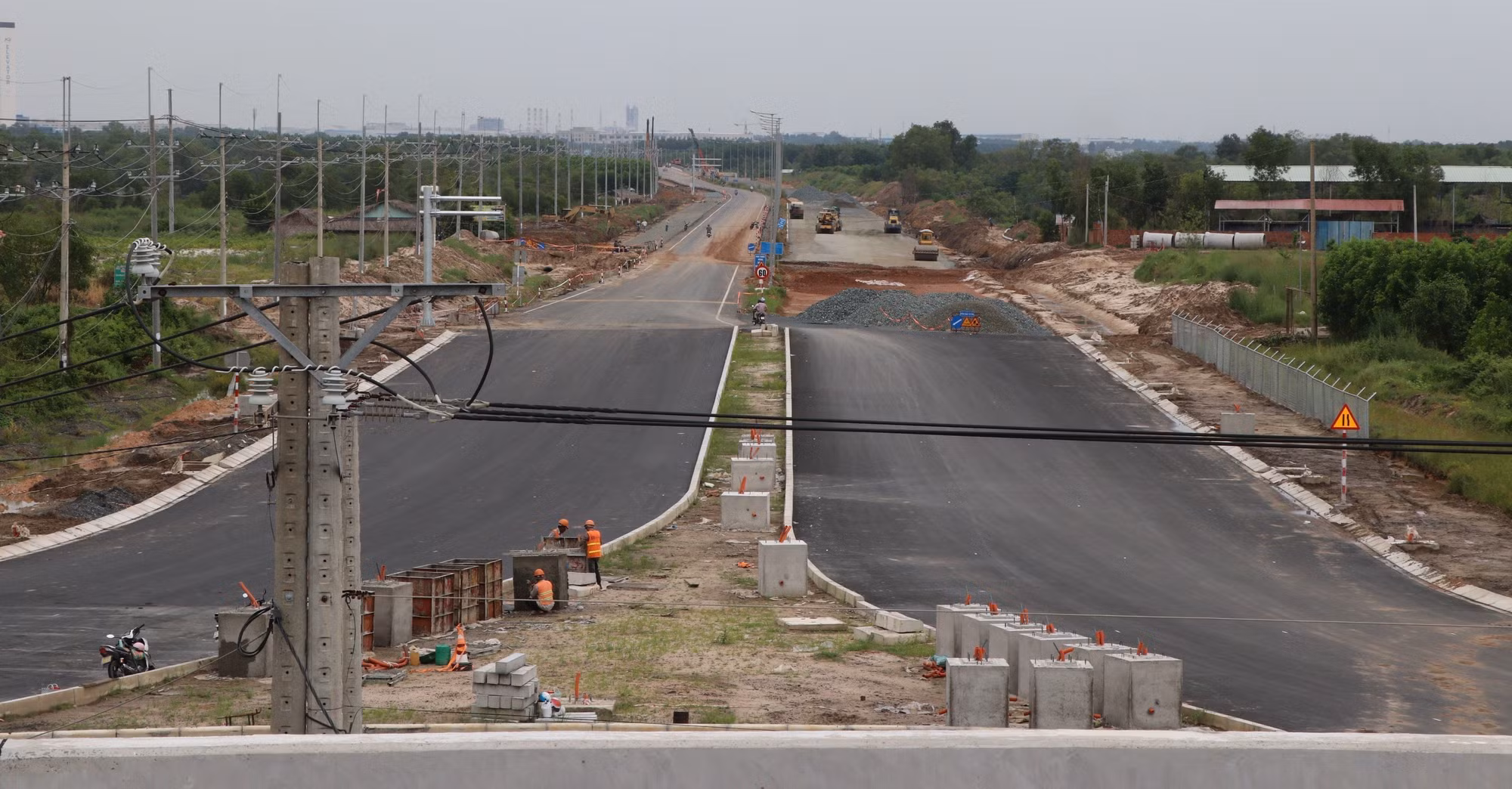 Hiện thực hóa xây dựng 3.000 km đường cao tốc vào năm 2025