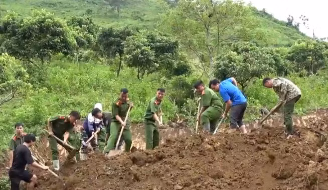 Giúp người dân vùng lũ Sơn La sớm có nơi ở mới