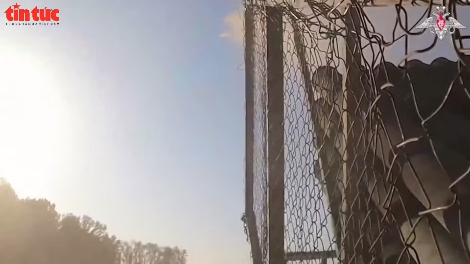Nga kiểm soát khu định cư ở Donetsk, Ukraine tấn công kho dầu ở Crimea