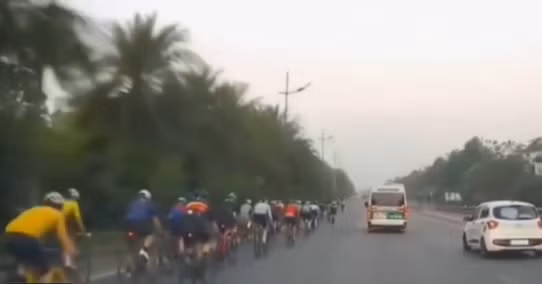 Tái diễn tình trạng đi xe đạp vào cao tốc 