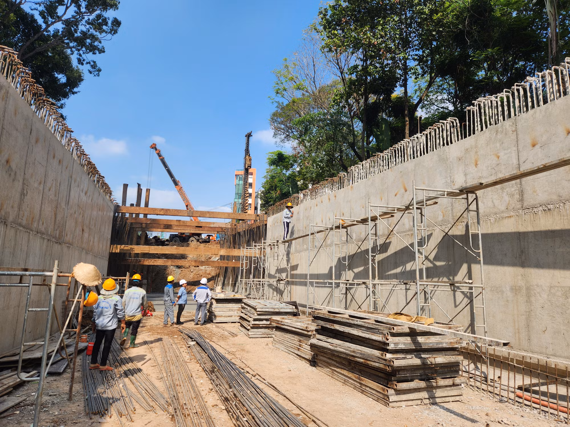 Dự án đường nối Trần Quốc Hoàn - Cộng Hòa là 1 trong 5 dự án giao thông trọng điểm của TP Hồ Chí Minh được thi công đẩy nhanh tiến độ.