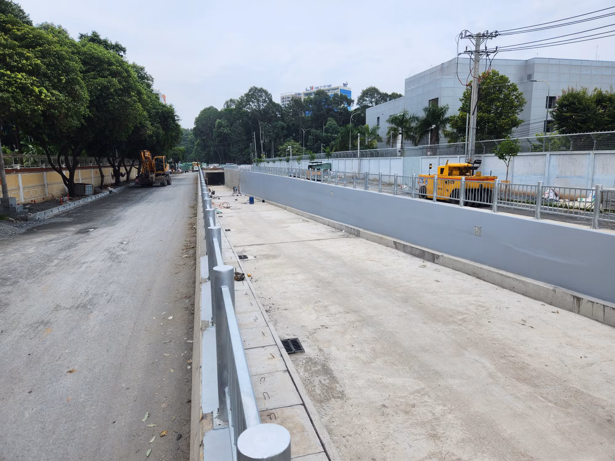 Hầm chui Trần Quốc Hoàn - Phan Thúc Duyện kết nối Nhà ga T3 đã hoàn thành 95%, dự kiến sẽ thông xe vào giữa tháng 8/2024.