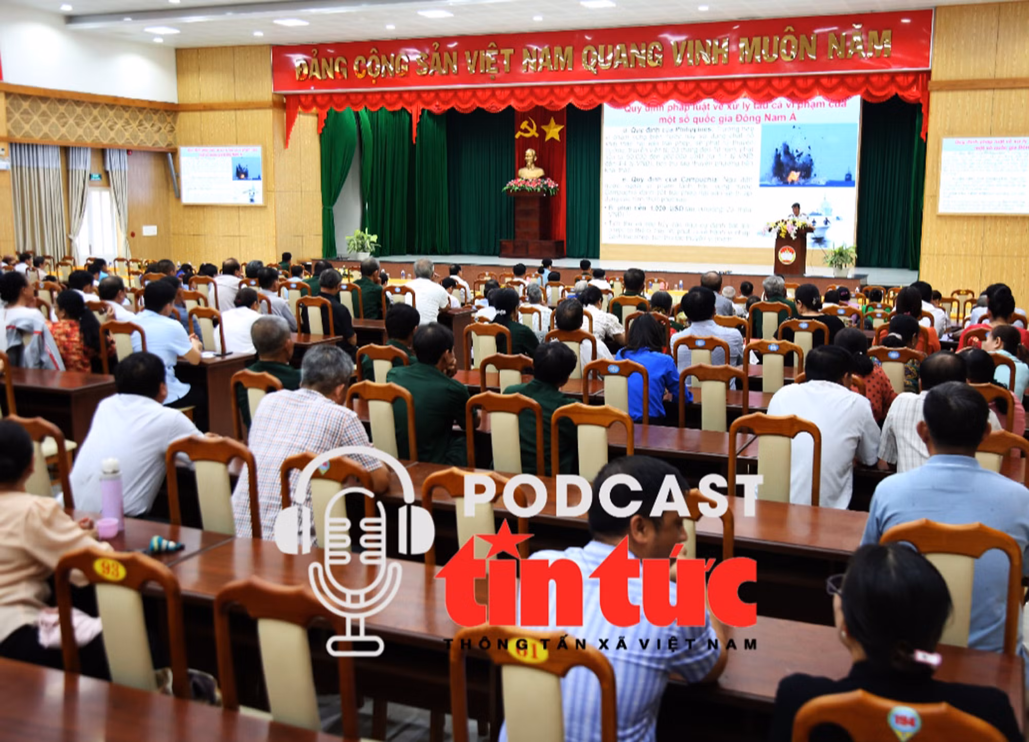 Cảnh sát biển tuyên truyền cho hơn 300 cán bộ và ngư dân về chống khai thác IUU trên địa bàn huyện Long Điền, tỉnh Bà Rịa - Vũng Tàu.