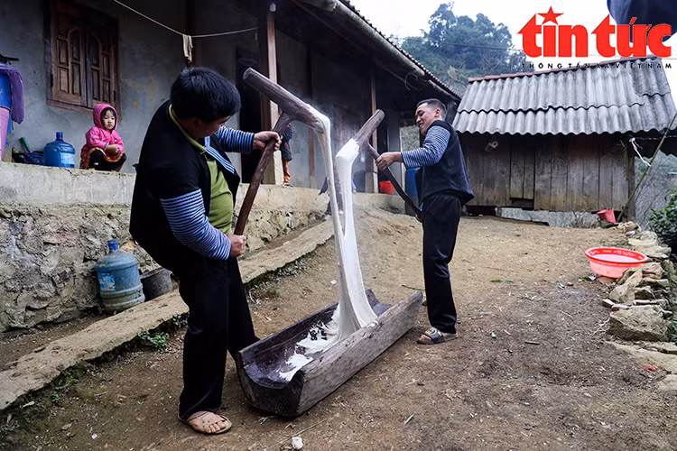 Giã bánh dày, nét văn hóa đặc sắc trong dịp lễ, tết của người Mông 