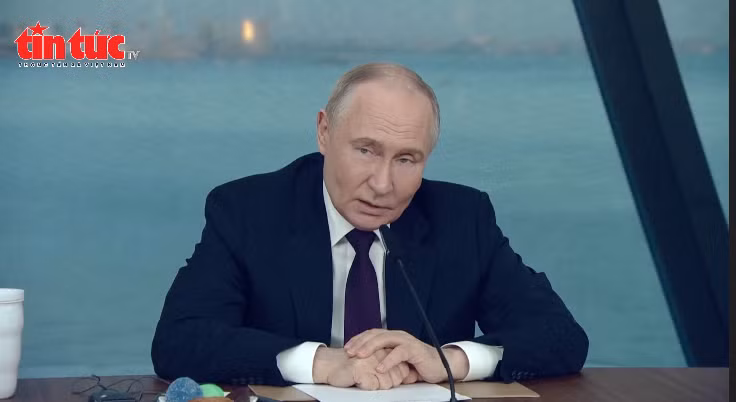 Ông Putin đề cập nhiều vấn đề nóng ở cuộc gặp hiếm hoi với phóng viên nước ngoài