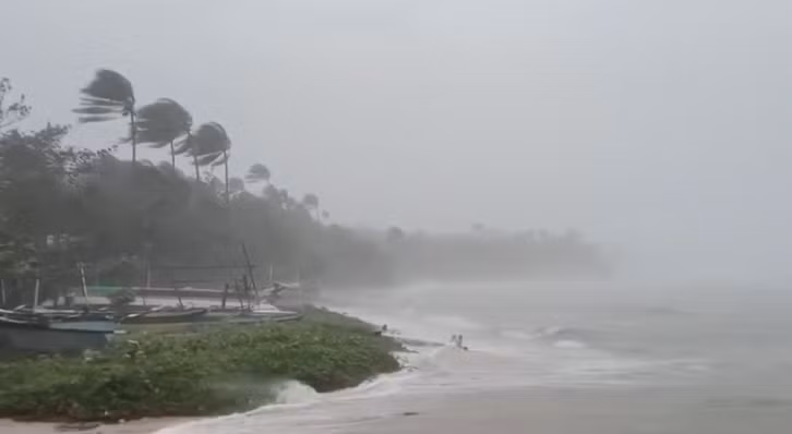 Siêu bão Man-Yi tấn công miền Bắc, một triệu người Philippines phải sơ tán