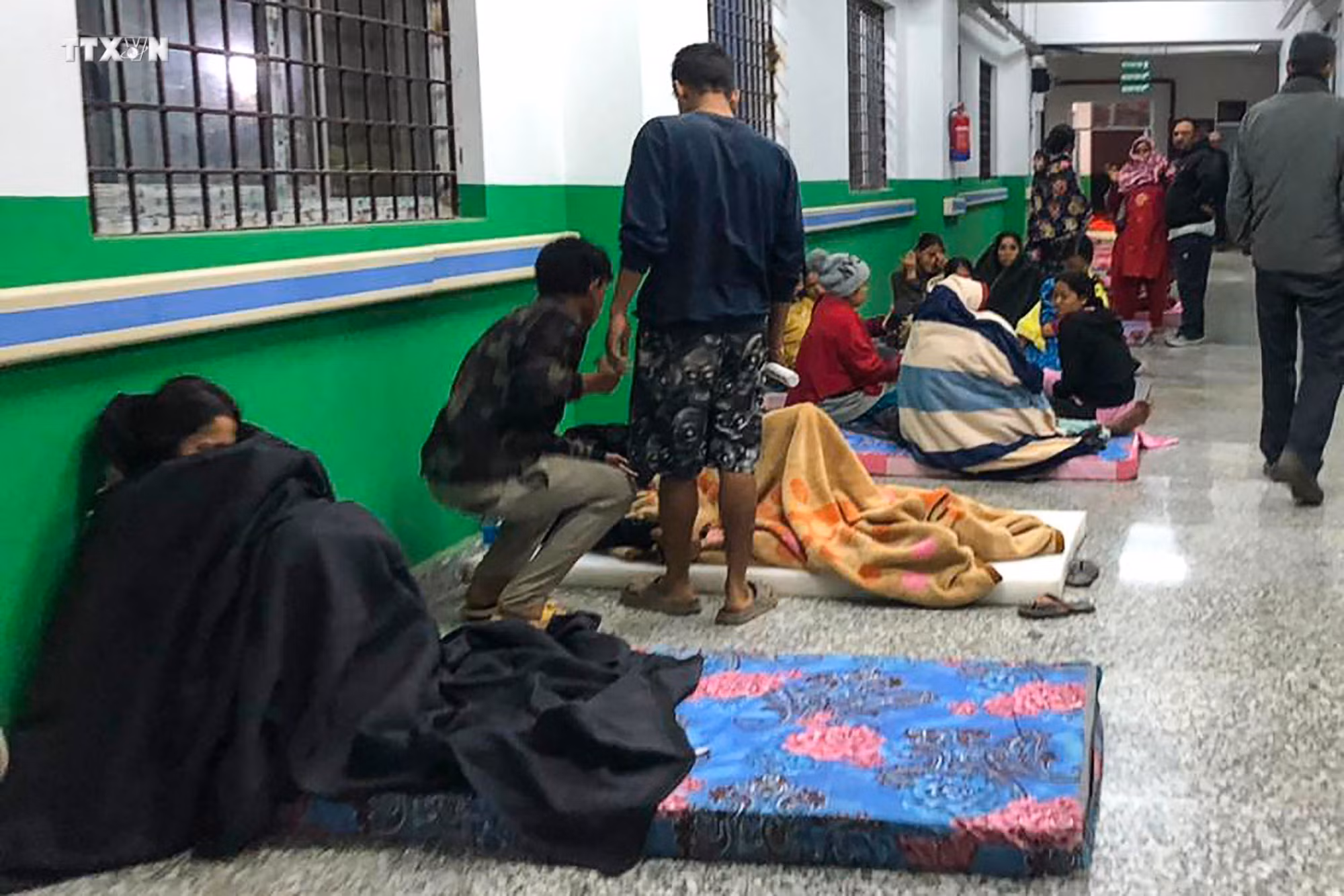 Động đất tồi tệ nhất 8 năm ở Nepal: Số người bị chết tăng vọt