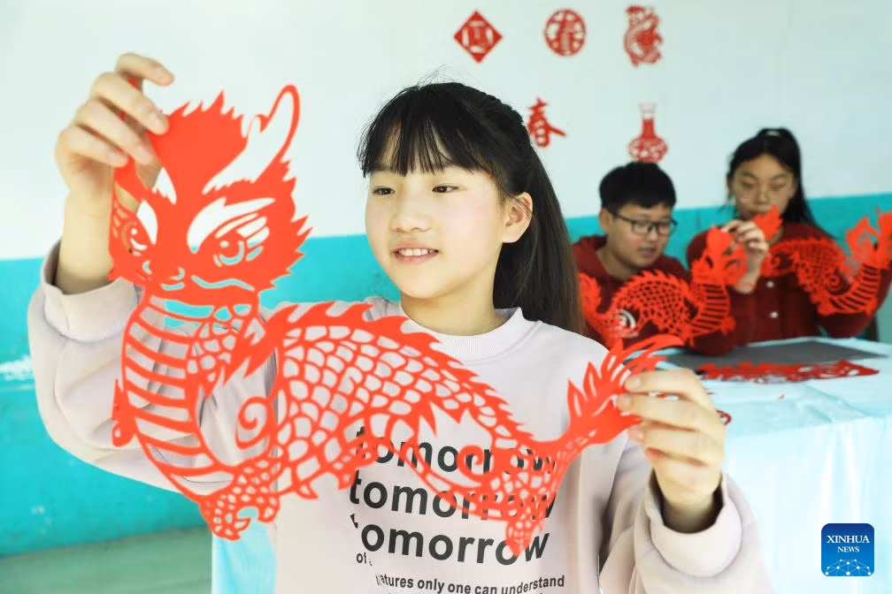 Người dân nhiều nước rộn ràng đón Tết Nguyên đán 2024
