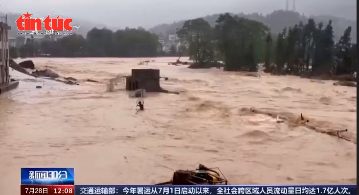 Lũ quét từ bão Gaemi khiến 12 người tử vong ở miền Nam Trung Quốc