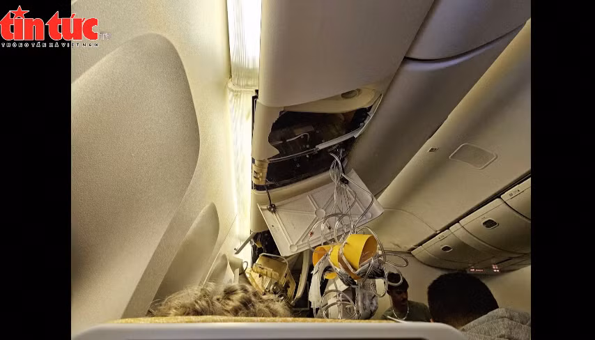 Máy bay Singapore Airlines gặp nhiễu động không khí nghiêm trọng làm 31 người thương vong