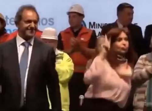 Video Tổng thống Argentina nhún nhảy theo nhạc tạo cơn sốt