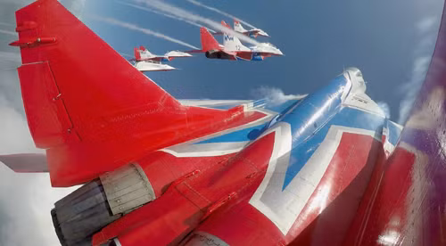 Xem MiG-29 thăng hoa trên bầu trời từ buồng lái