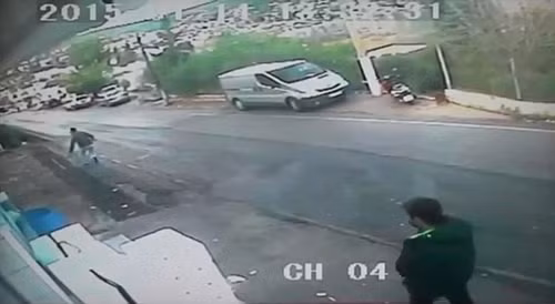 Bé trai 2 tuổi thoát chết bên vách đá