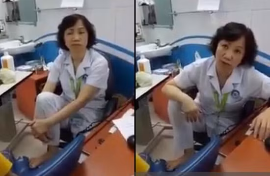 Hạ bậc thi đua bác sĩ gác chân lên ghế đối thoại với người nhà bệnh nhân