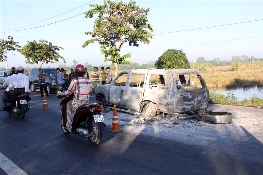 Di lý 6 đối tượng giết người, đốt xe về Thành phố Hồ Chí Minh