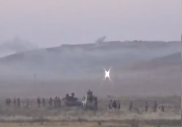Cận cảnh quân đội Syria giao tranh kịch liệt với IS trên sa mạc
