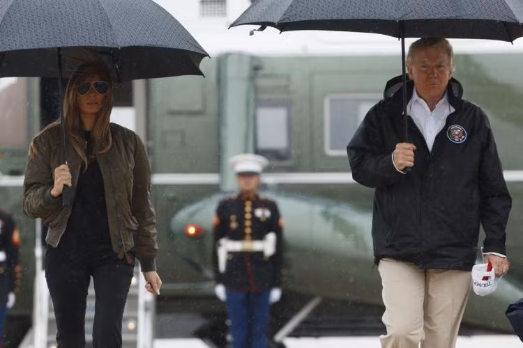 Sau khi bão Harvey tàn phá Texas, Tổng thống Trump lập tức đáp máy bay thị sát 