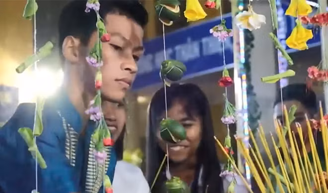 Tái hiện Lễ Ok Om Bok của dân tộc Khmer