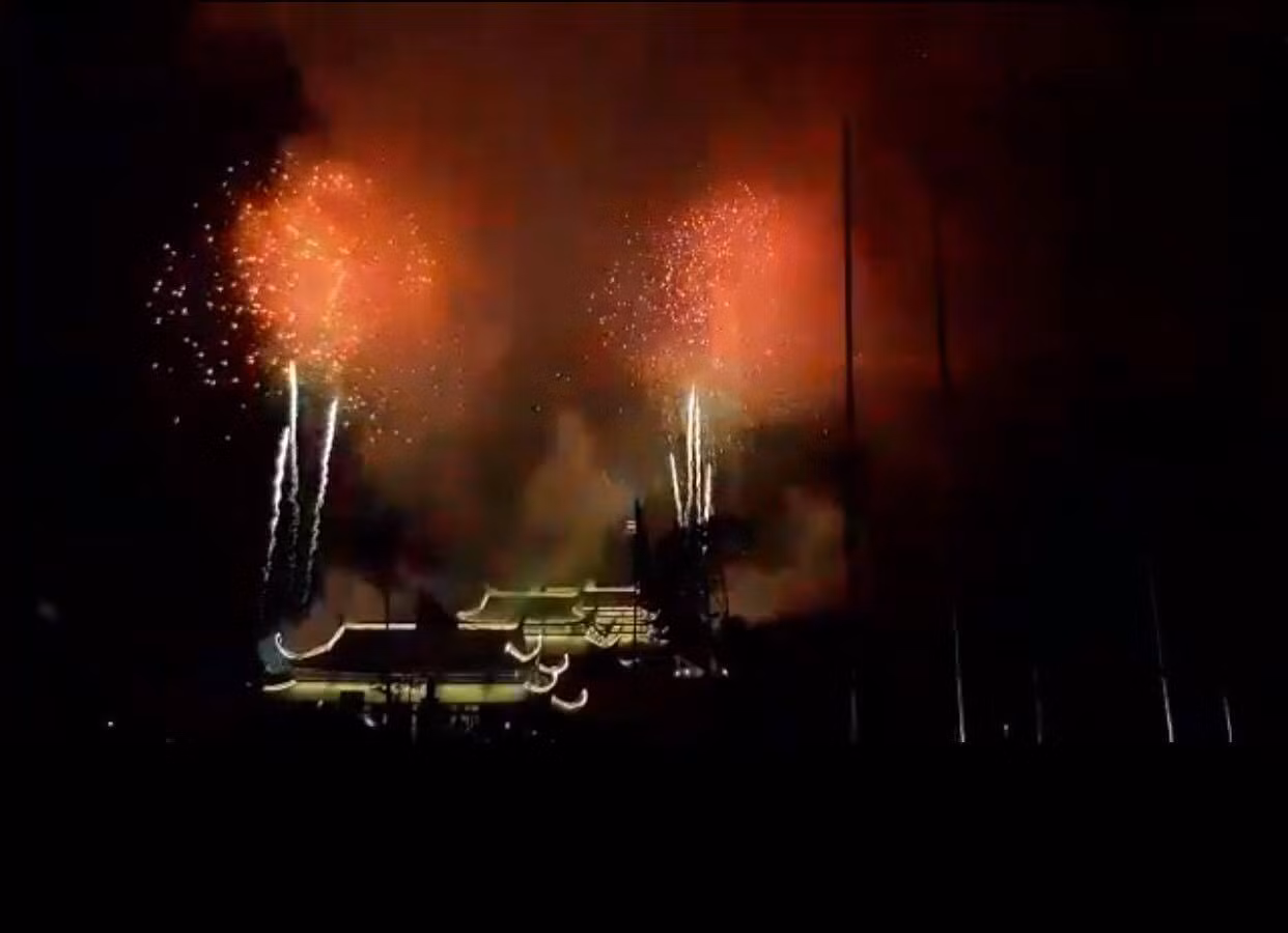 Pháo hoa rực sáng chào mừng Đại lễ Phật đản Vesak 2019 