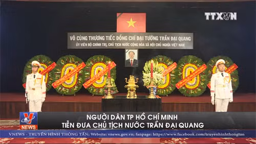Người dân TP Hồ Chí Minh tiễn đưa Chủ tịch nước Trần Đại Quang
