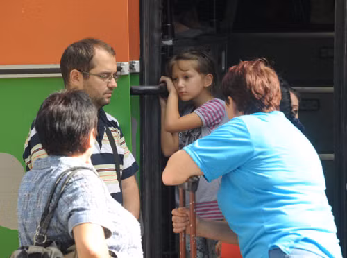 Dân Donetsk trở về nhà 'ngóng' lệnh ngừng bắn