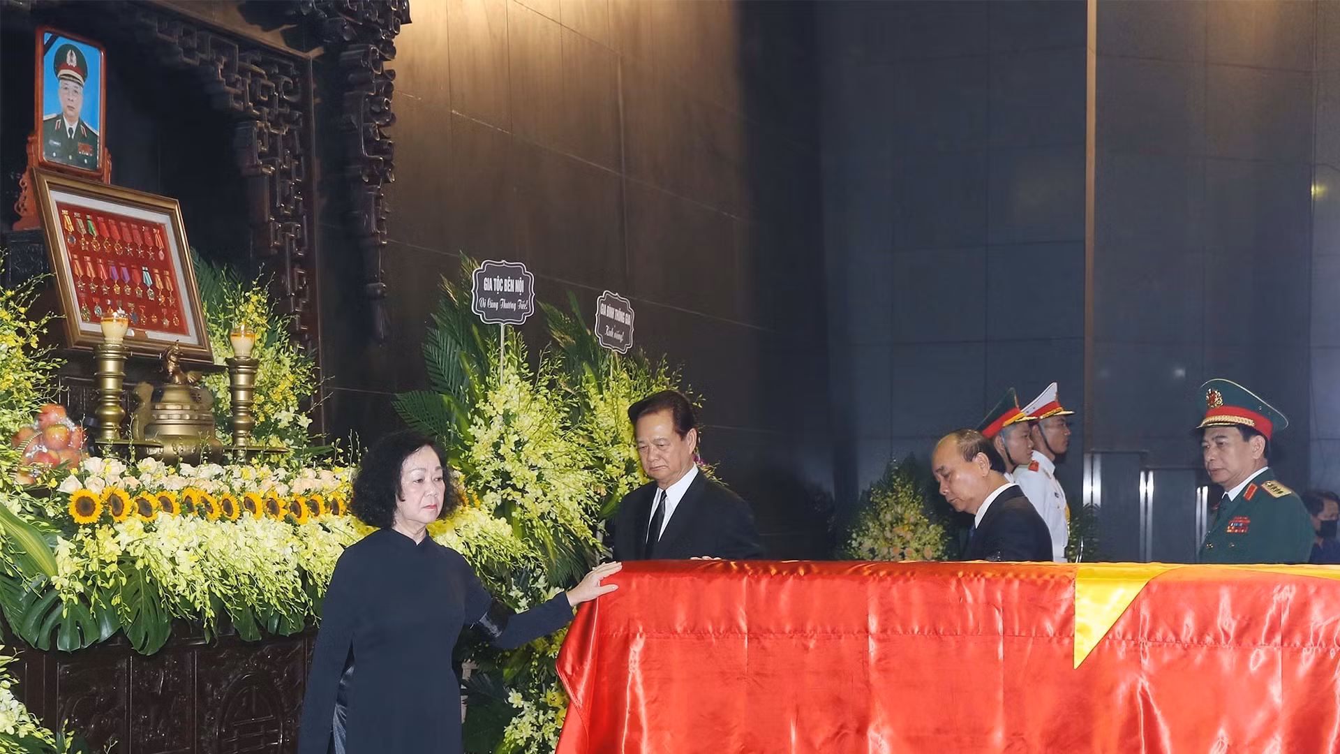 Lễ viếng Thượng tướng Nguyễn Chí Vịnh