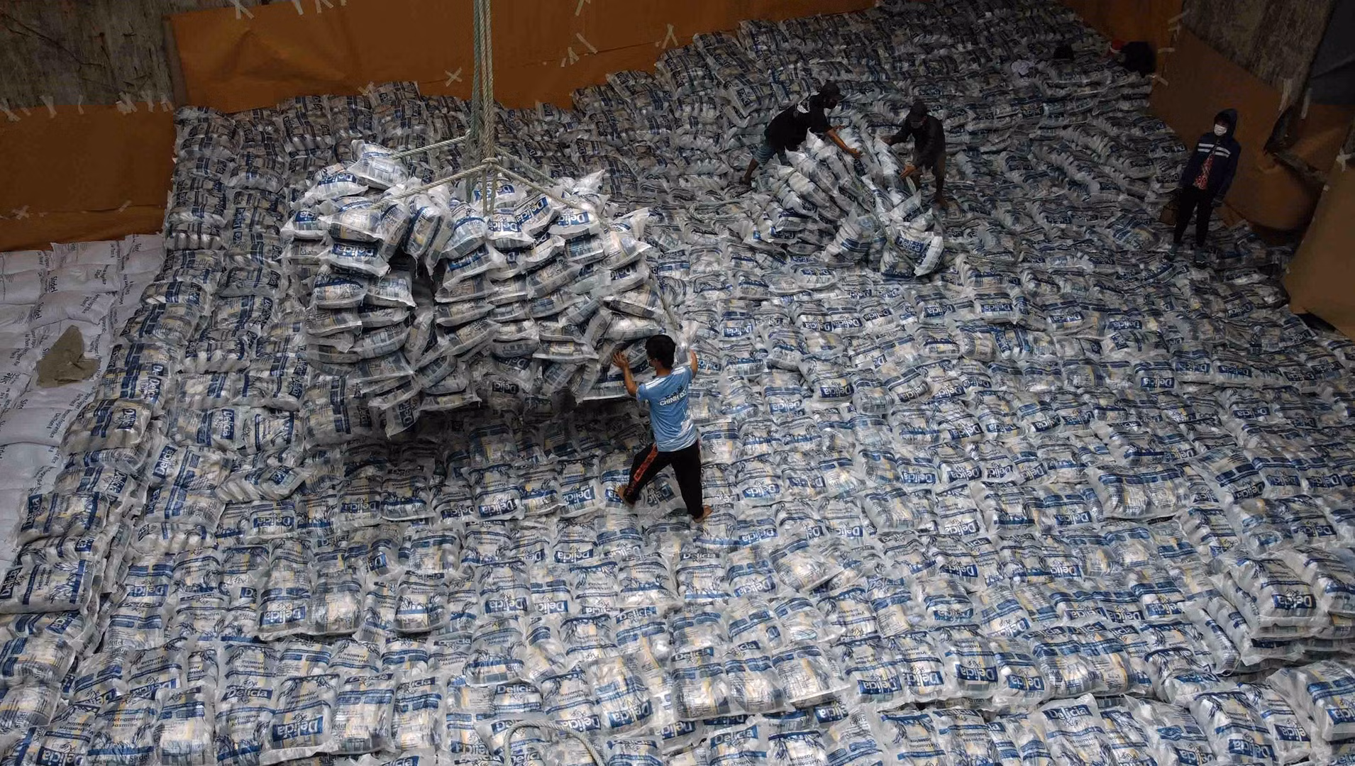 Việt Nam chi 1 tỷ USD nhập khẩu gạo