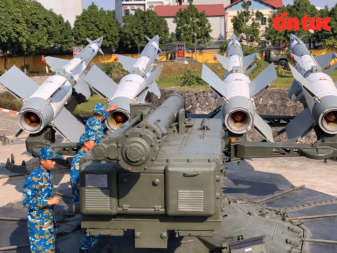 Những hình ảnh công tác luyện tập tác chiến của Tiểu đoàn tên lửa 77 làm chủ vũ khí hiện đại: