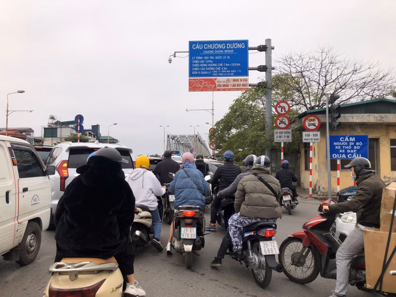 Cầu Chương Dương ùn tắc cục bộ trong sáng đầu tuần 