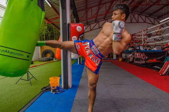 Võ sĩ Muay Thái thất nghiệp chật vật sống qua mùa dịch