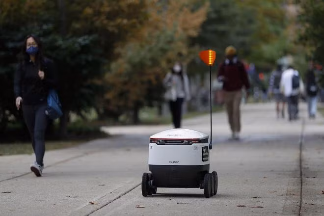 Robot đi siêu thị hộ - Cứu tinh của những người cách ly vì COVID-19